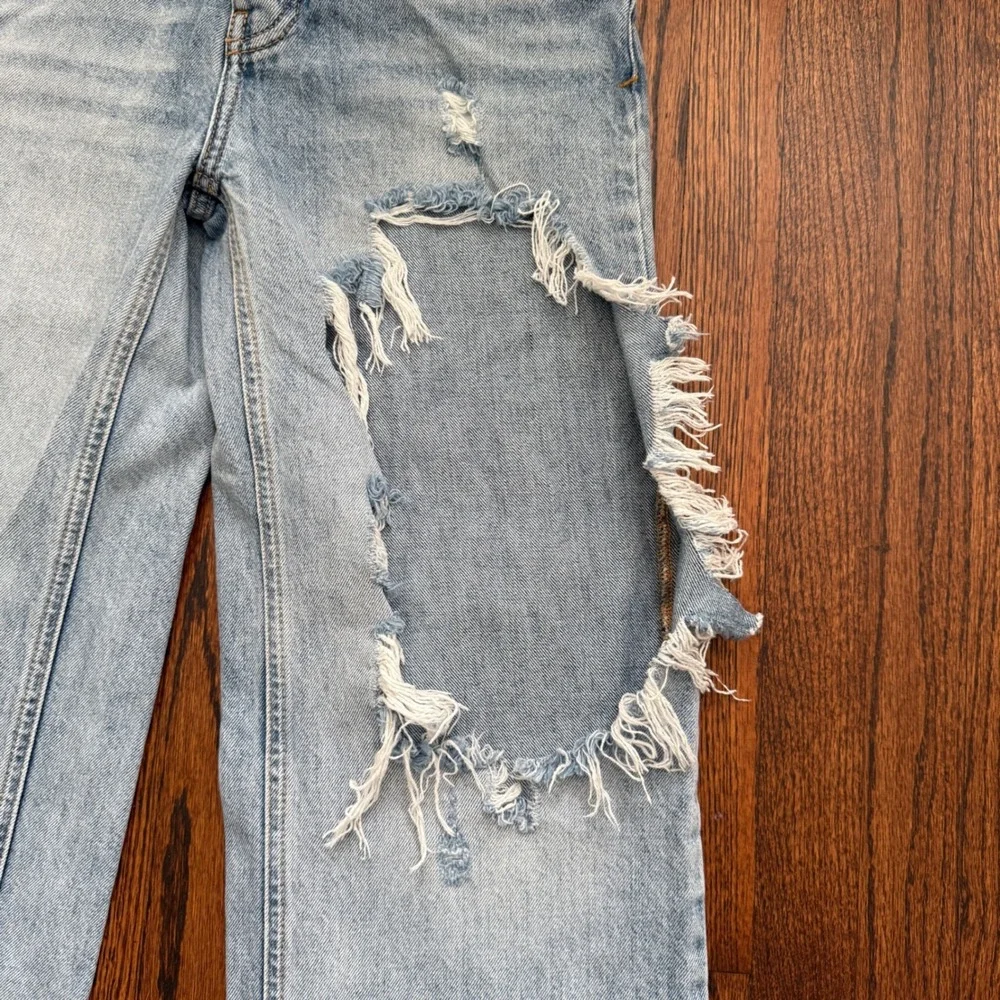 We The Free Ripped High Rise Straight Leg‎ Jeans Light Wash Distressed 24 Baggy